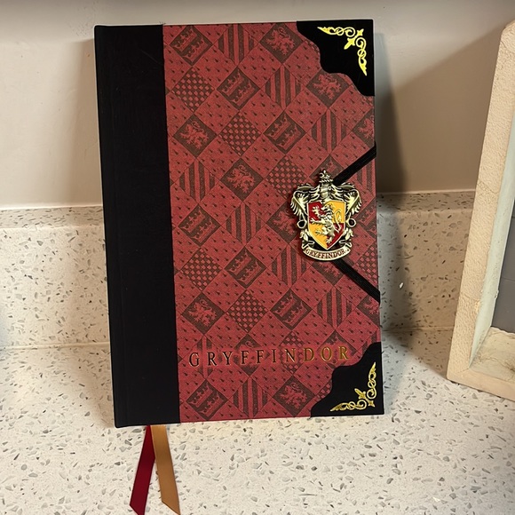 Harry Potter GRYFFINDOR Journal *NEW - Picture 5 of 12